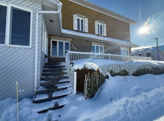 Thetford Mines (Chaud. App) : Triplex Garage