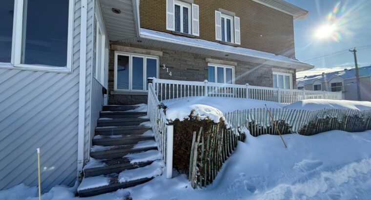 Thetford Mines (Chaud. App) : Triplex Garage