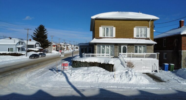 Thetford Mines (Chaud. App) : Triplex Garage