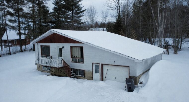 Val-des-Sources (Estrie) : Maison, garage attenant