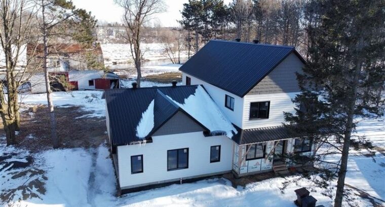 St-Albert (Centre-du-Québec) : Maison en constr.