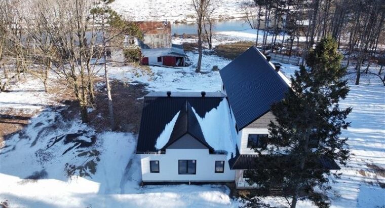 St-Albert (Centre-du-Québec) : Maison en constr.
