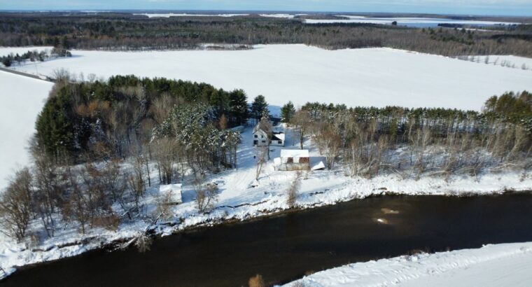 St-Albert (Centre-du-Québec) : Maison en constr.