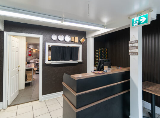 POUR INVESTISSEUR 4PLEX AVEC RESTO🍕☕️