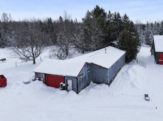 Valcourt (Estrie) : Fermette 98,41acr. avec maison