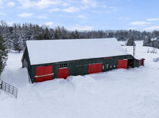 Valcourt (Estrie) : Fermette 98,41acr. avec maison