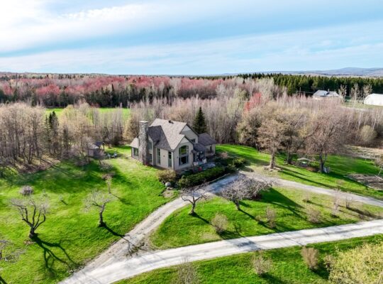 Wotton (Estrie) : Domaine de 161 acres, érablière