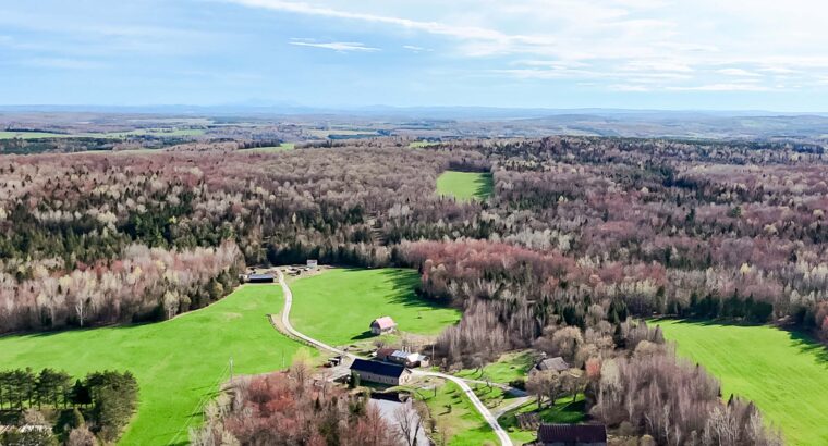 Wotton (Estrie) : Domaine de 161 acres, érablière