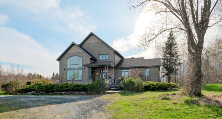 Wotton (Estrie) : Domaine de 161 acres, érablière