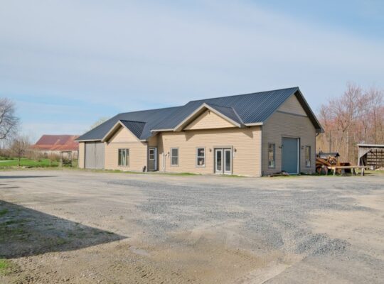 Wotton (Estrie) : Domaine de 161 acres, érablière