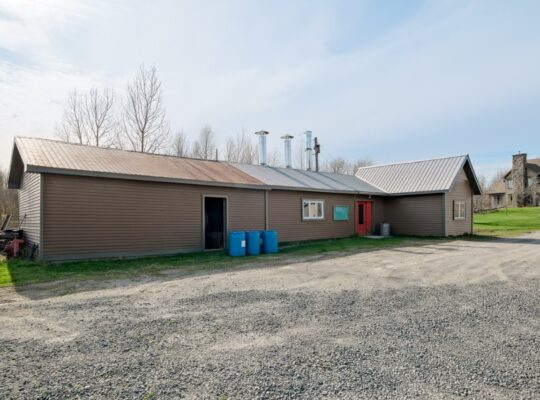 Wotton (Estrie) : Domaine de 161 acres, érablière