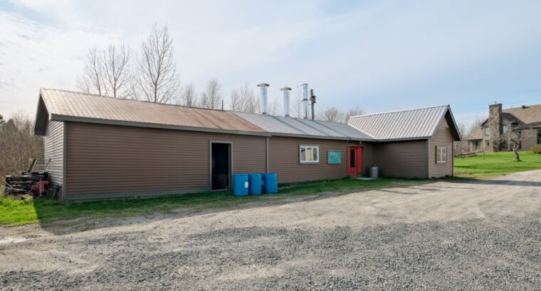 Wotton (Estrie) : Domaine de 161 acres, érablière