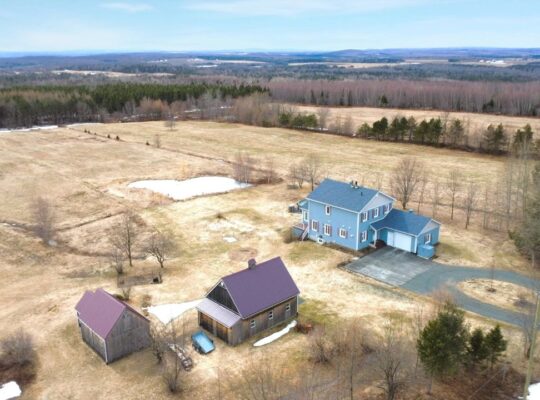 St-Georges-de-Windsor (Estrie): Fermette 3 garages