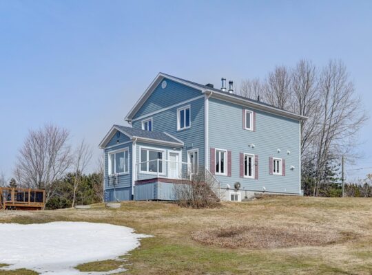 St-Georges-de-Windsor (Estrie): Fermette 3 garages