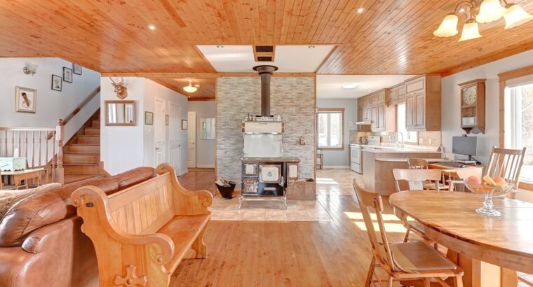 St-Georges-de-Windsor (Estrie): Fermette 3 garages