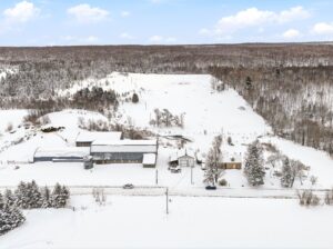 Bury (Estrie) : Ferme ovine et bovine 123 acres