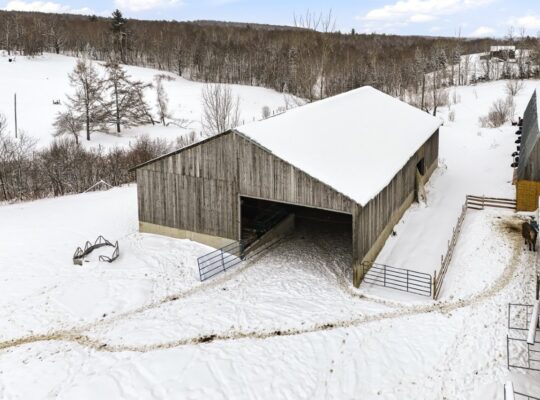 Bury (Estrie) : Ferme ovine et bovine 123 acres