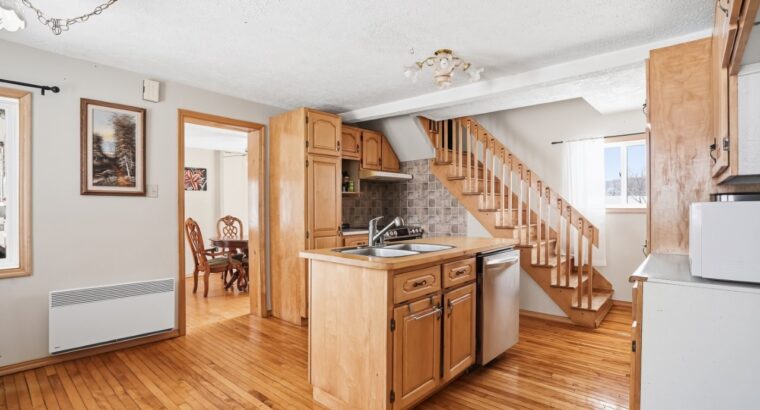 Bury (Estrie) : Ferme ovine et bovine 123 acres