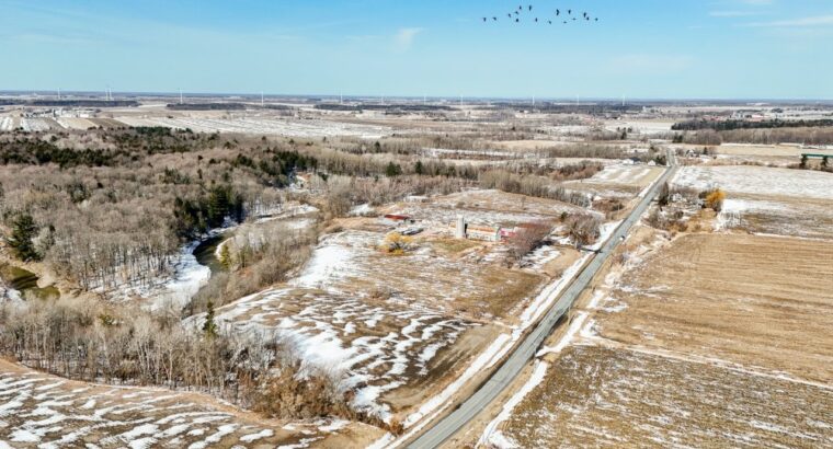 St-David (Montérégie) : Fermette...