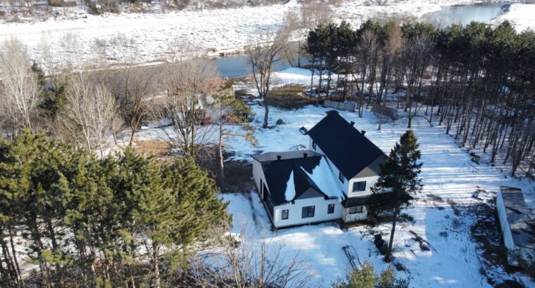 St-Albert (Centre-du-Québec) : Maison en constr.
