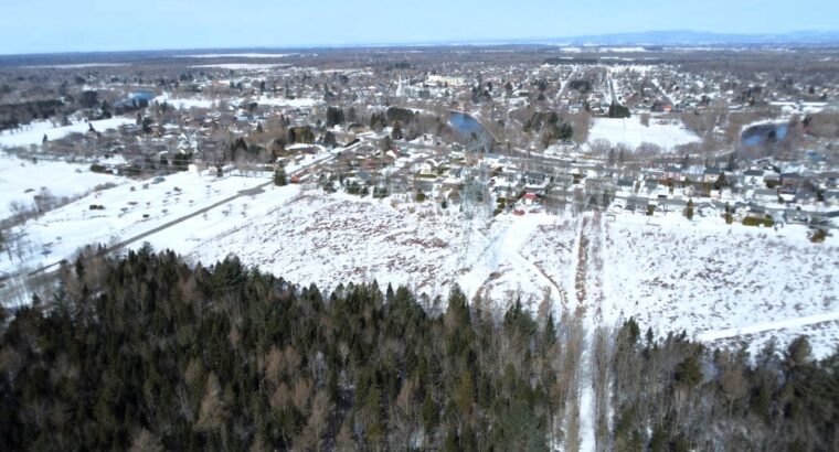 Lévis (Chaudière-Appalaches) :Terre à bois 67 acr.