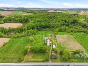 St-David (Montérégie) : Fermette, terre, 30 acres