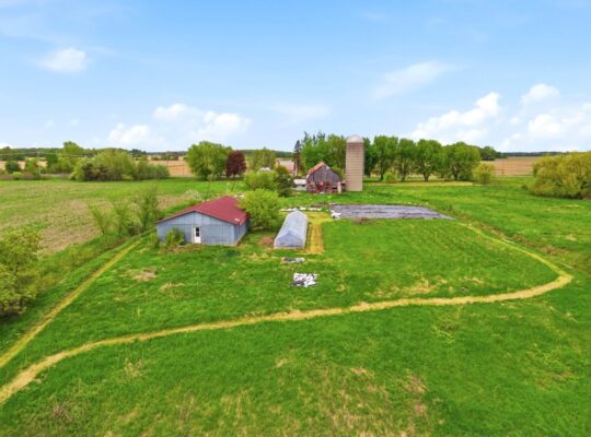St-David (Montérégie) : Fermette, terre, 30 acres