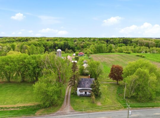 St-David (Montérégie) : Fermette, terre, 30 acres