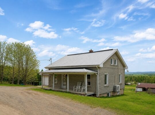 Weedon (Estrie) : Maison de campagne de 3 chambres