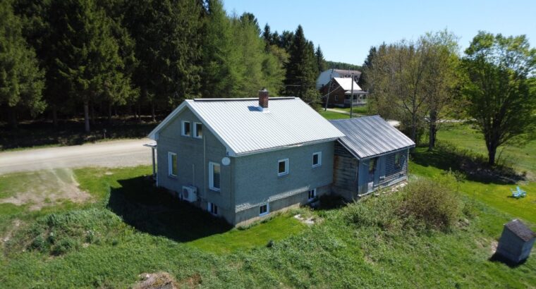 Weedon (Estrie) : Maison de campagne de 3 chambres