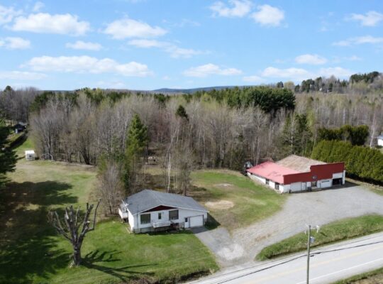 Val-des-Sources (Estrie) : Maison, garage attenant