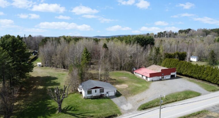 Val-des-Sources (Estrie) : Maison, garage attenant
