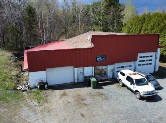 Val-des-Sources (Estrie) : Maison, garage attenant