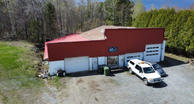 Val-des-Sources (Estrie) : Maison, garage attenant