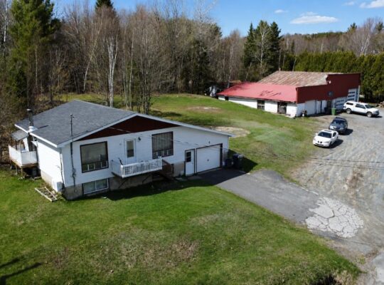 Val-des-Sources (Estrie) : Maison, garage attenant