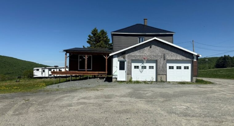 Thetford Mines: Ferme 159 acres, 59 acres culture