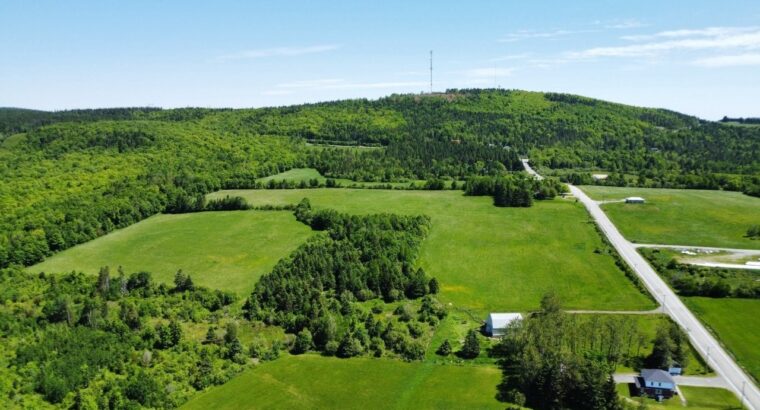 Thetford Mines: Ferme 159 acres, 59 acres culture