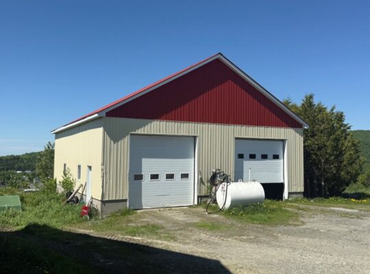 Thetford Mines: Ferme 159 acres, 59 acres culture