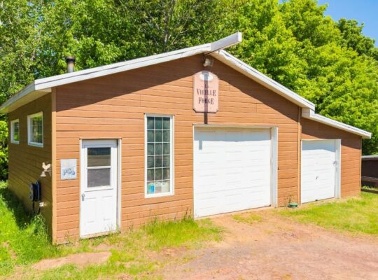 Lévis (Chaud-App) : Centre équestre, 3 maisons