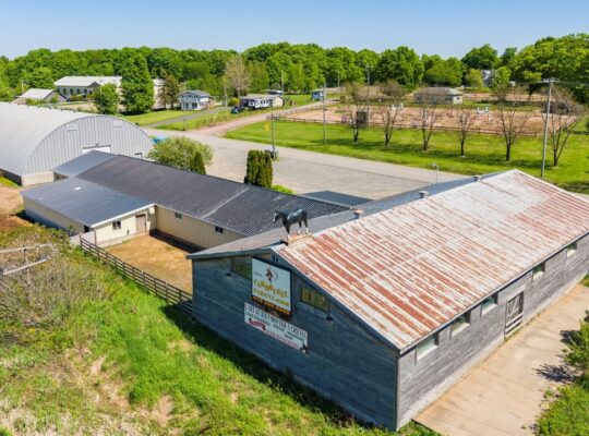 Lévis (Chaud-App) : Centre équestre, 3 maisons