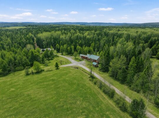 Wotton (Estrie) :Domaine chasse et pêche 101 acres
