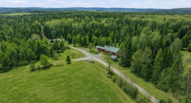 Wotton (Estrie) :Domaine chasse et pêche 101 acres