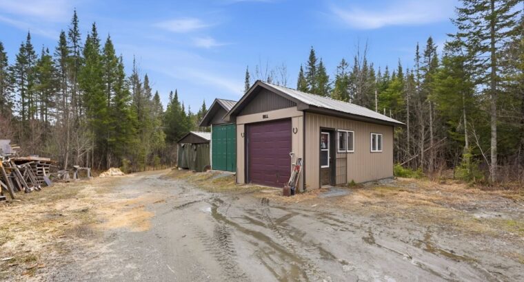 Wotton (Estrie) :Domaine chasse et pêche 101 acres