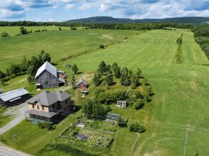 Chesterville (Ctre-du-Qc) : Fermette Érablière