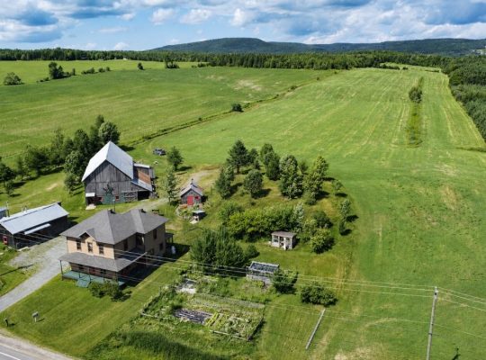 Chesterville (Ctre-du-Qc) : Fermette Érablière