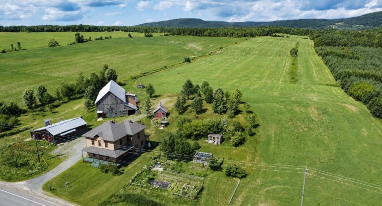 Chesterville (Ctre-du-Qc) : Fermette Érablière