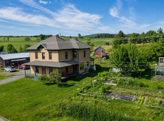 Chesterville (Ctre-du-Qc) : Fermette Érablière