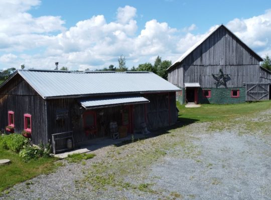 Chesterville (Ctre-du-Qc) : Fermette Érablière