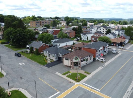 Val-des-Sources (Estrie) : Immeuble commercial