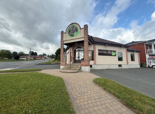 Val-des-Sources (Estrie) : Immeuble commercial